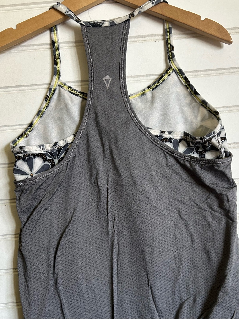 IVIVVA by LULULEMON girls size 8 Double Dutch